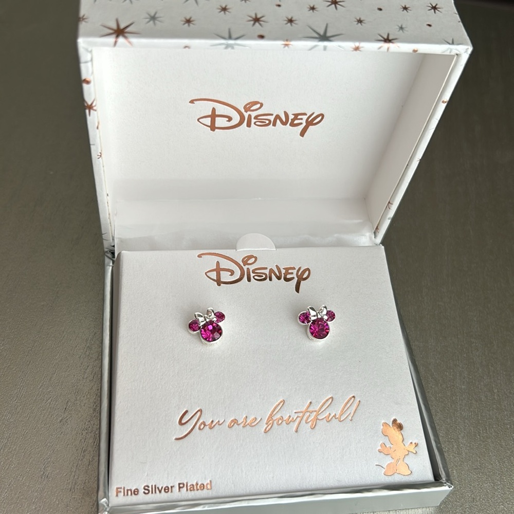NWT Disney Minnie Mouse Earrings